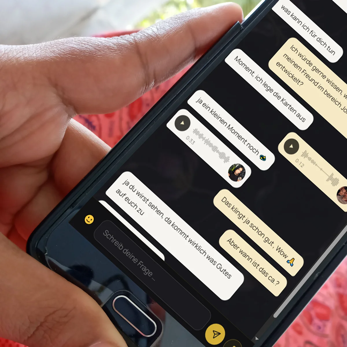 Modernes Kartenlegen von 0900 bis WhatsApp &amp; Co.